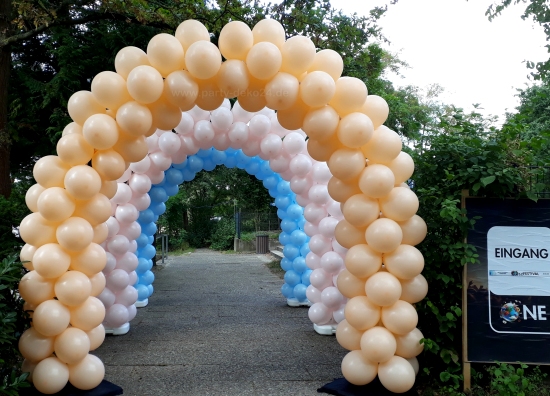 Ballon Tunnel: Durchgang mit Luftballons
